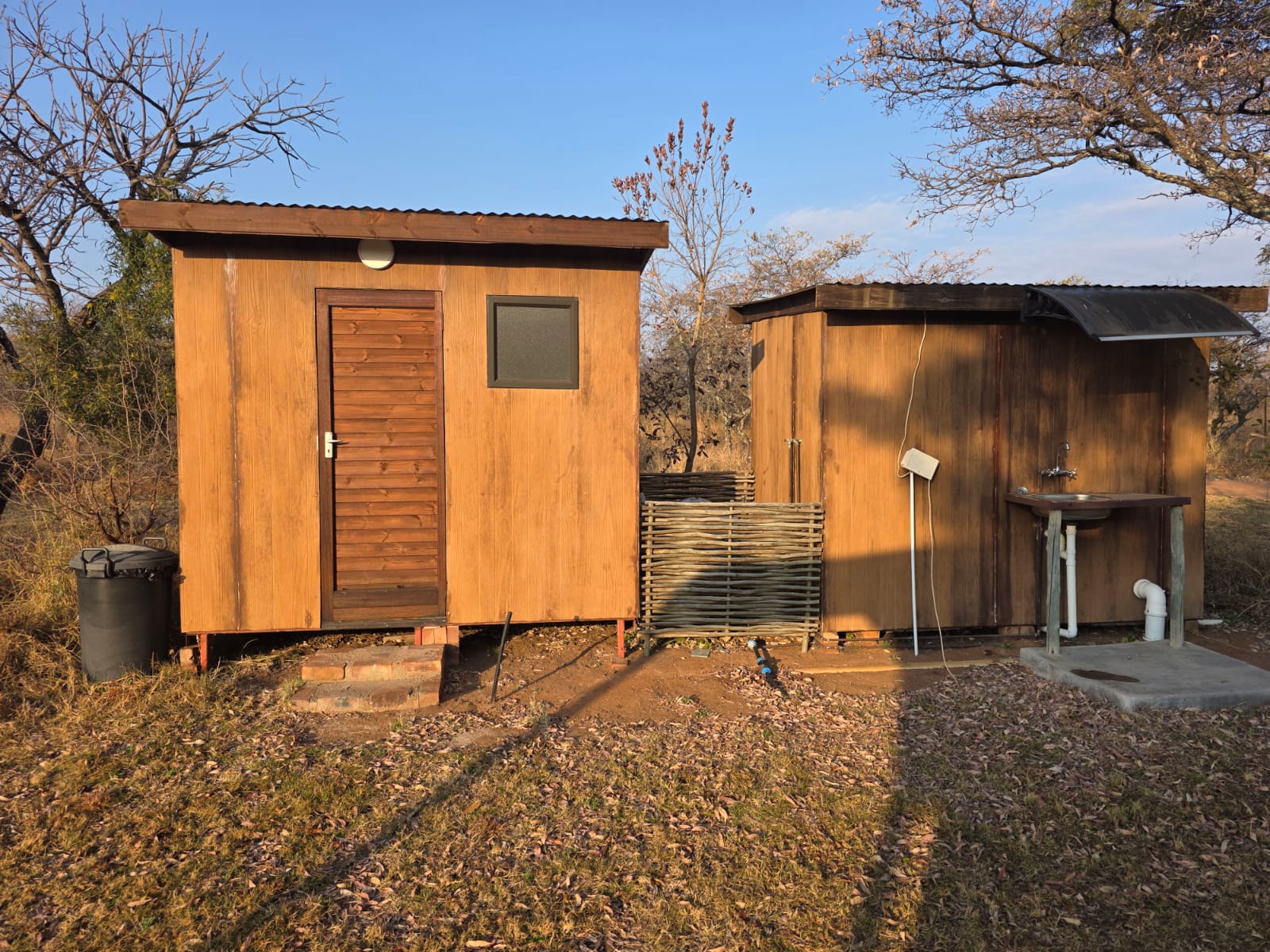 Clean wooden ablution block at Steenbok Boskamp